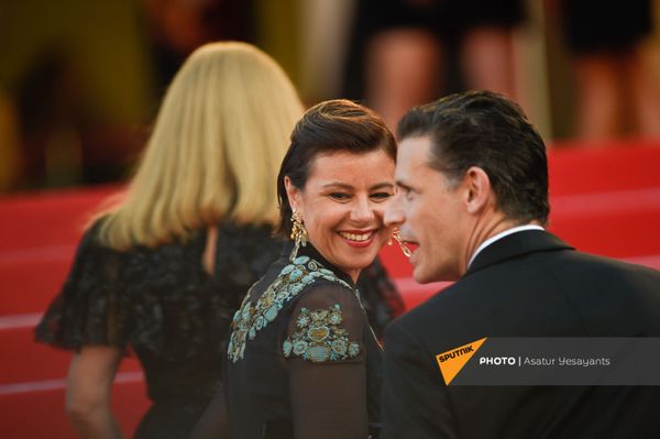 Красная ковровая дорожка во время церемонии закрытия Каннского кинофестиваля Красная ковровая дорожка во время церемонии закрытия Каннского кинофестиваля - Sputnik Армения