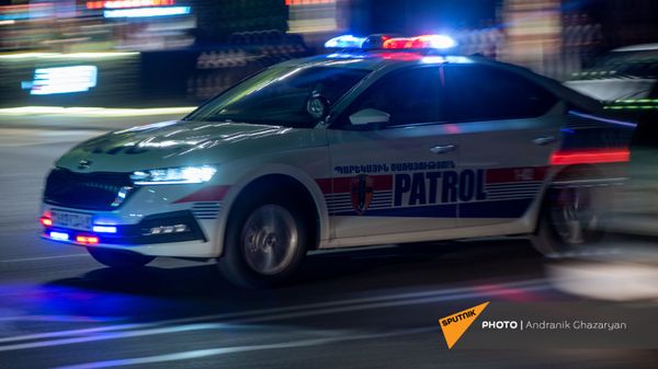 Автомобиль патрульной службы на улицах Еревана - Sputnik Армения
