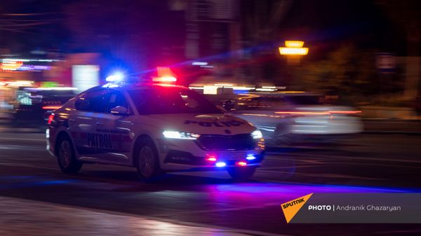 Автомобиль патрульной службы на улицах Еревана - Sputnik Армения