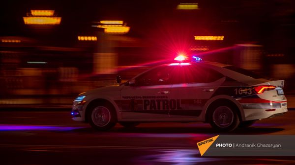 Автомобиль патрульной службы на улицах Еревана - Sputnik Արմենիա