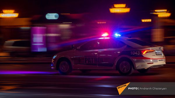 Автомобиль патрульной службы на улицах Еревана - Sputnik Армения