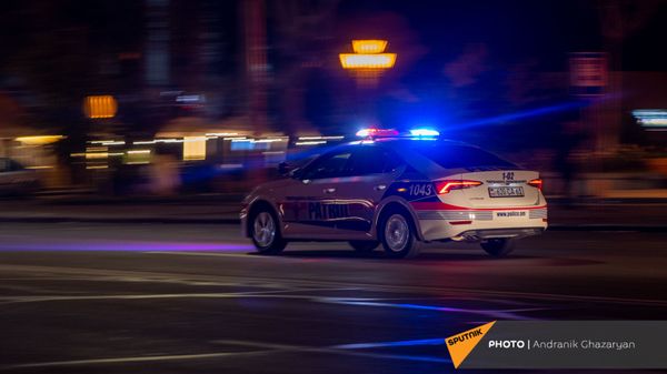 Автомобиль патрульной службы на улицах Еревана - Sputnik Армения