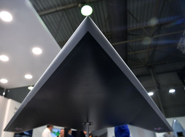 Макет БПЛА С-70 Охотник на МАКС-2021 - Sputnik Армения