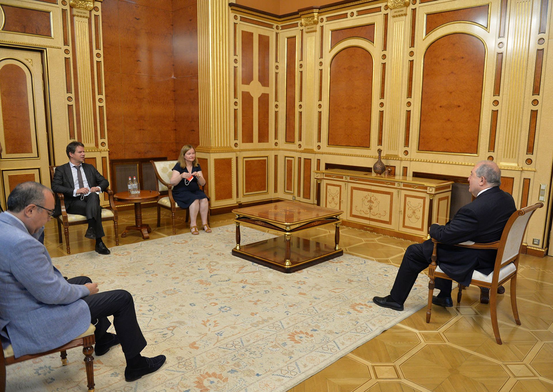 ՀՀ նախագահը հյուրընկալել է Եվրոպական խորհրդարանի պատգամավոր Նատալի Լուազոյին. լուսանկարներ - Sputnik Արմենիա, 1920, 20.07.2021