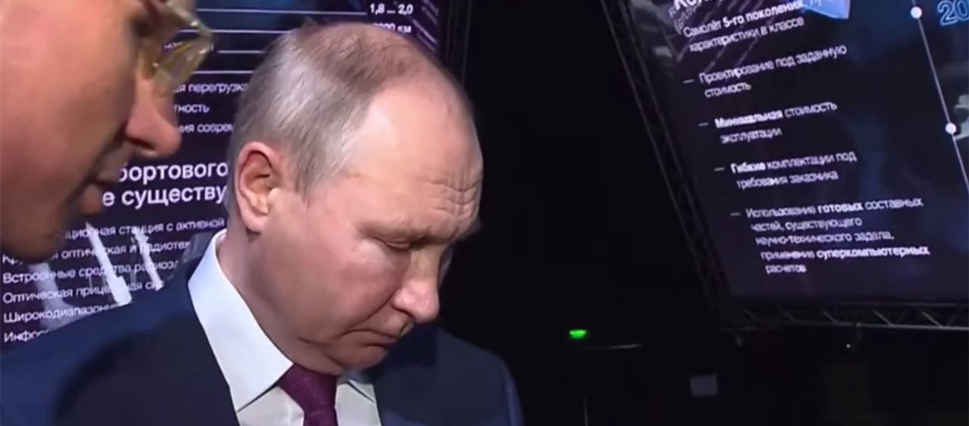 Новый истребитель Сухого Checkmate показали Путину Новый истребитель Сухого Checkmate показали Путину - Sputnik Արմենիա, 1920, 20.07.2021