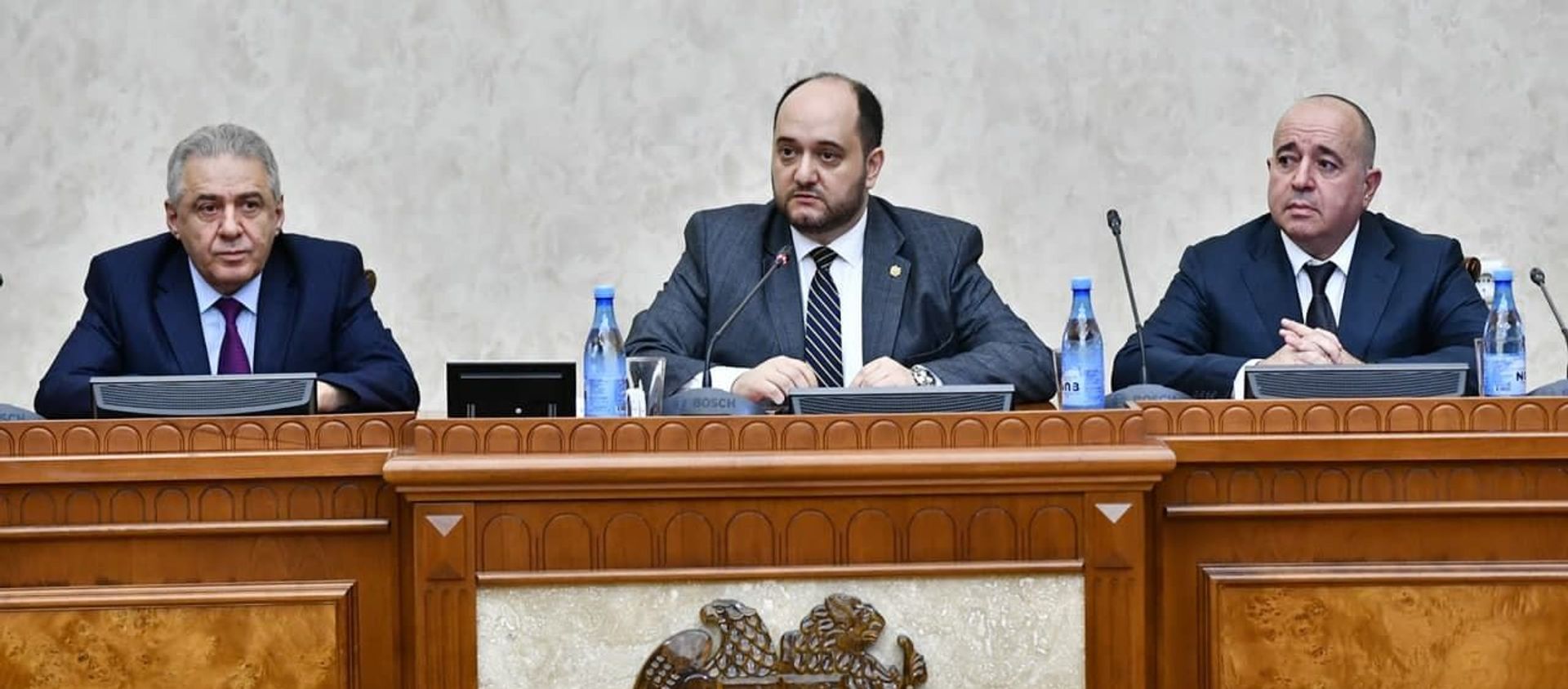 Слева направо: Вагаршак Арутюнян, Араик Арутюнян и Аршак Карапетян на заседании - Sputnik Արմենիա, 1920, 21.07.2021