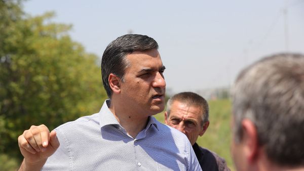 Омбудсмен Арман Татоян во время сбора фактов по обстрелу со стороны Азербайджана (20 июля 2021). Ерасх - Sputnik Армения