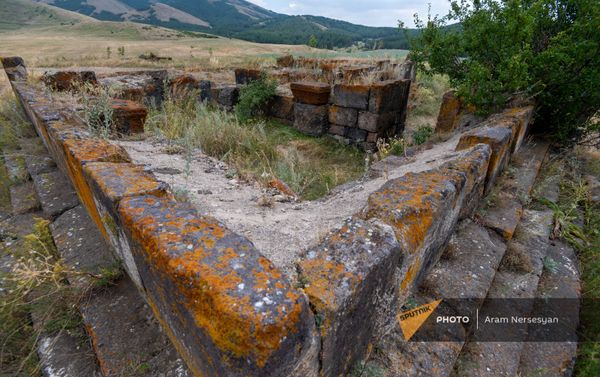 Мавзолей-часовня Святого Вардана у апаранского водохранилища - Sputnik Армения