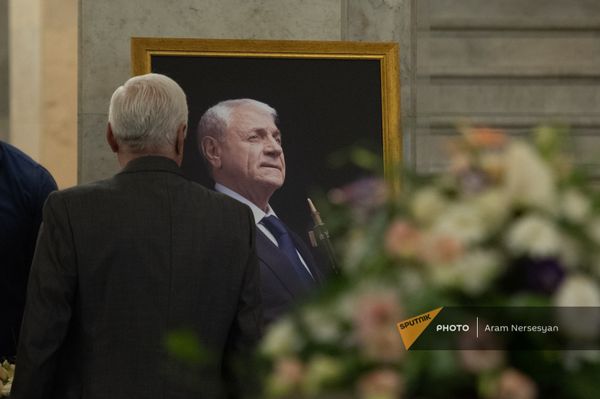 Портрет Дживана Гаспаряна - Sputnik Армения