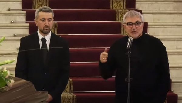Ара Хзмалян и Дмитрий Дибров на панихиде Дживана Гаспаряна - Sputnik Армения