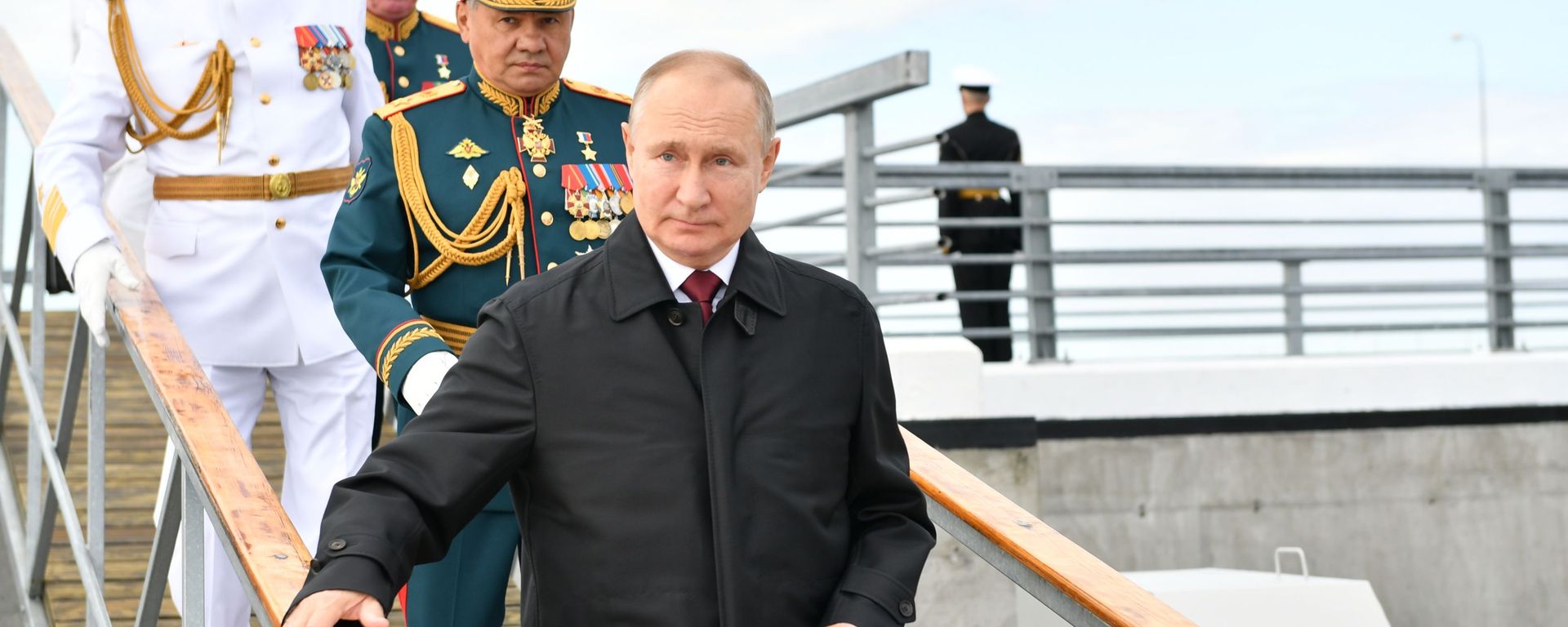 Президент РФ В. Путин принял участие в Главном военно-морском параде Президент РФ В. Путин принял участие в Главном военно-морском параде - Sputnik Армения, 1920, 25.07.2021
