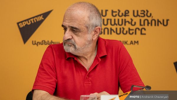 Худрук Ереванского гос.театра кукол Рубен Бабаян на пресс-конференции (26 июля 2021). Еревaн - Sputnik Արմենիա