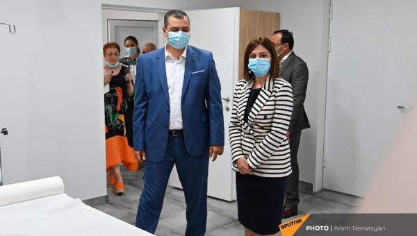 Глава Минздрава Анаит Аванесян побывала в медцентре Св. Григора Лусаворича - Sputnik Армения