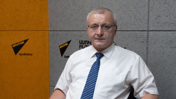 Политолог Сурен Суренянц в гостях радио Sputnik - Sputnik Армения