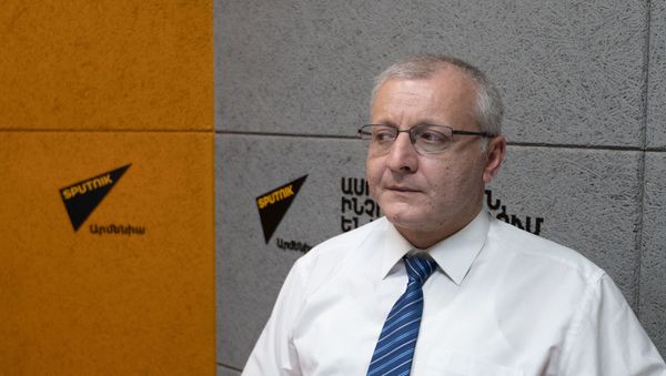 Политолог Сурен Суренянц в гостях радио Sputnik - Sputnik Արմենիա