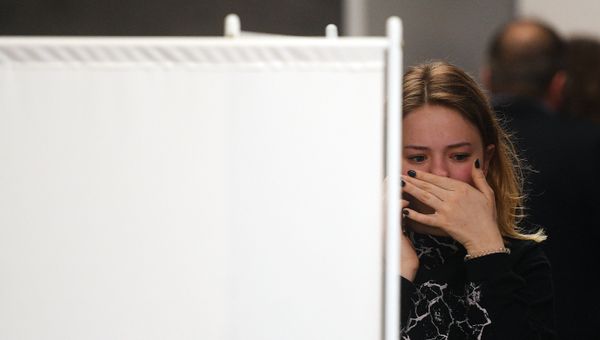 Девушка возле комнаты психологической помощи - Sputnik Արմենիա