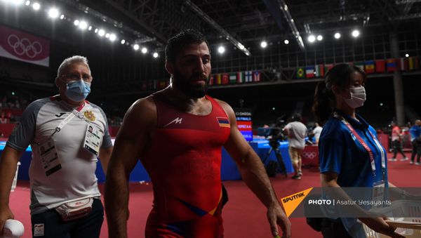 Поединок 1/8 финала по борьбе греко-римского стиля между Карапетом Чаляном (Армения) и Ялгасбаем Бердимуратовым (Узбекистан) на XXXII летних Олимпийских играх (2 августа 2021). Токио - Sputnik Армения