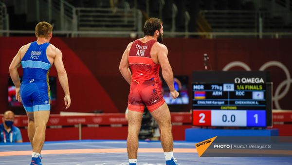 Поединок 1/4 финала по борьбе греко-римского стиля между Карапетом Чаляном (Армения) и Александром Чехиркиным (Россия) на XXXII летних Олимпийских играх (2 августа 2021). Токио - Sputnik Армения