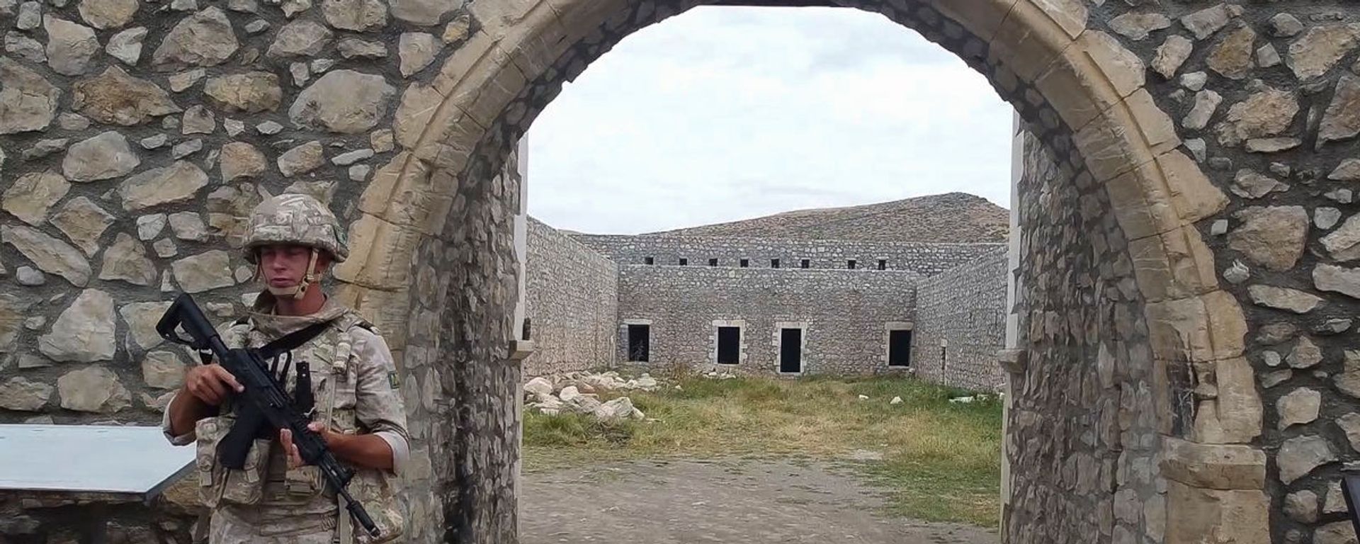 Российские миротворцы сопроводили более тысячи паломников и жителей Карабаха при посещении монастырского комплекса Амарас - Sputnik Армения, 1920, 22.09.2021