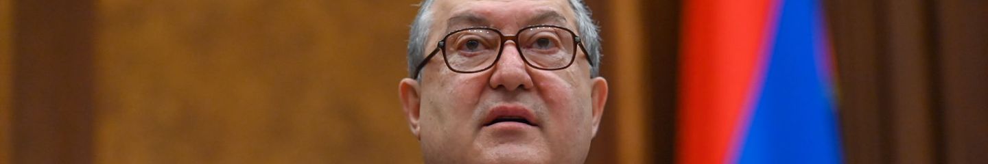 Президент Армен Саркисян приветствует присутствующих во время первого заседания парламента Армении 8-го созыва (2 августа 2021). Еревaн - Sputnik Արմենիա