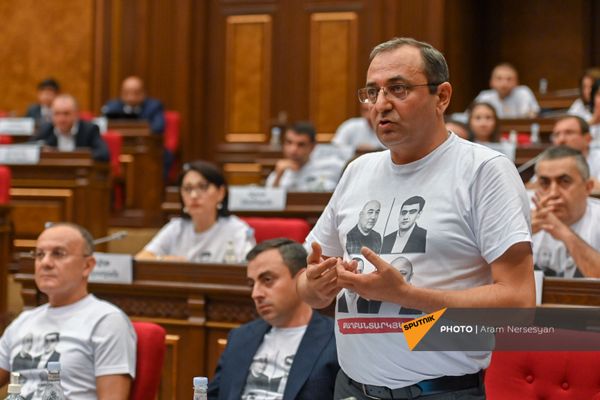 «Հայաստան» դաշինքի պատգամավոր,  ՀՀ էկոնոմիկայի նախկին նախարար Արծվիկ Մինասյանը` ԱԺ 8–րդ գումարման առաջին նիստին - Sputnik Արմենիա