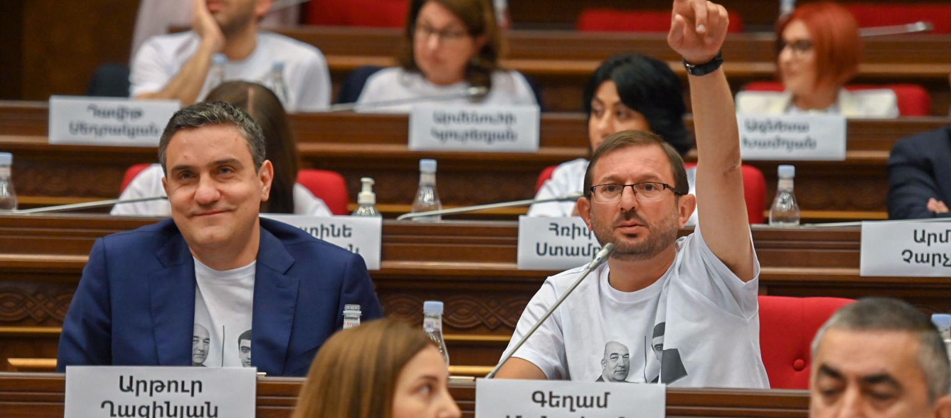 Гегам Манукян во время первого заседания парламента Армении 8-го созыва (2 августа 2021). Еревaн - Sputnik Արմենիա, 1920, 02.08.2021