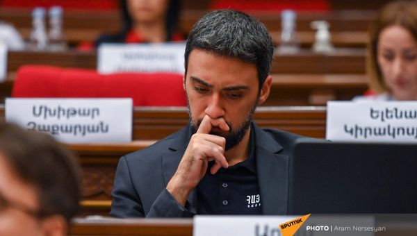 Арам Вардеванян во время первого заседания парламента Армении 8-го созыва (2 августа 2021). Еревaн - Sputnik Армения