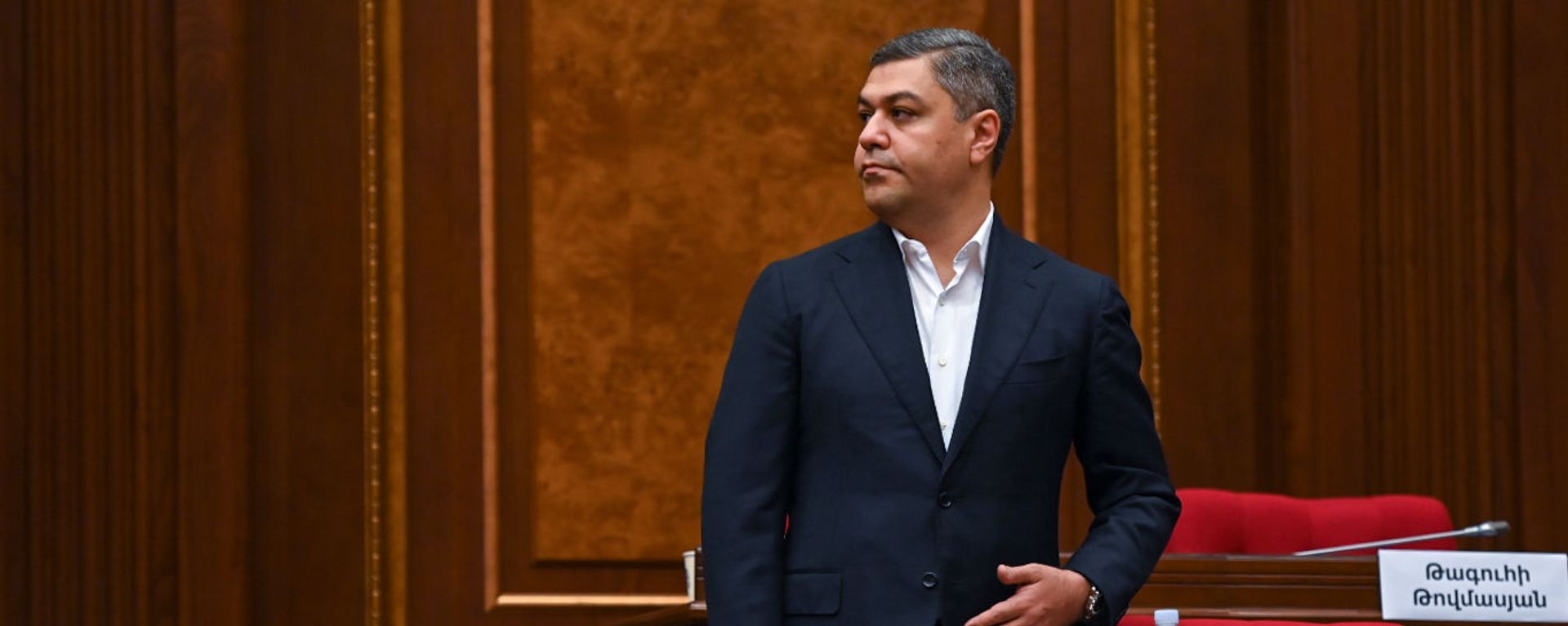 Артур Ванецян перед началом первого заседания парламента Армении 8-го созыва (2 августа 2021). Еревaн - Sputnik Արմենիա, 1920, 02.08.2021