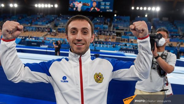 Гимнаст Артур Давтян празднует победу на XXXII летних Олимпийских играх (2 августа 2021). Токио - Sputnik Армения