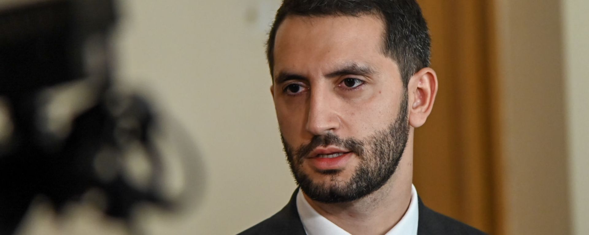 Рубен Рубинян дает интервью во время первого заседания парламента Армении 8-го созыва (2 августа 2021). Еревaн - Sputnik Արմենիա, 1920, 08.12.2021