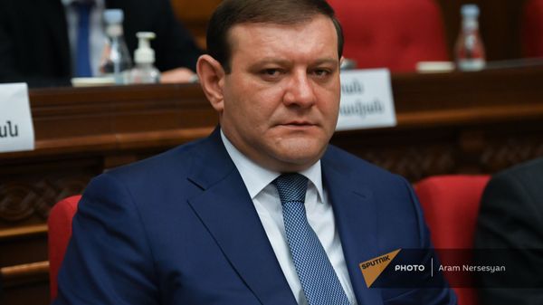 Тарон Маргарян во время первого заседания парламента Армении 8-го созыва (2 августа 2021). Еревaн Тарон Маргарян во время первого заседания парламента Армении 8-го созыва (2 августа 2021). Еревaн - Sputnik Армения