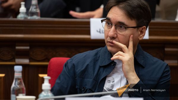  Армен Геворгян перед началом первого заседания парламента Армении 8-го созыва (2 августа 2021). Еревaн - Sputnik Армения