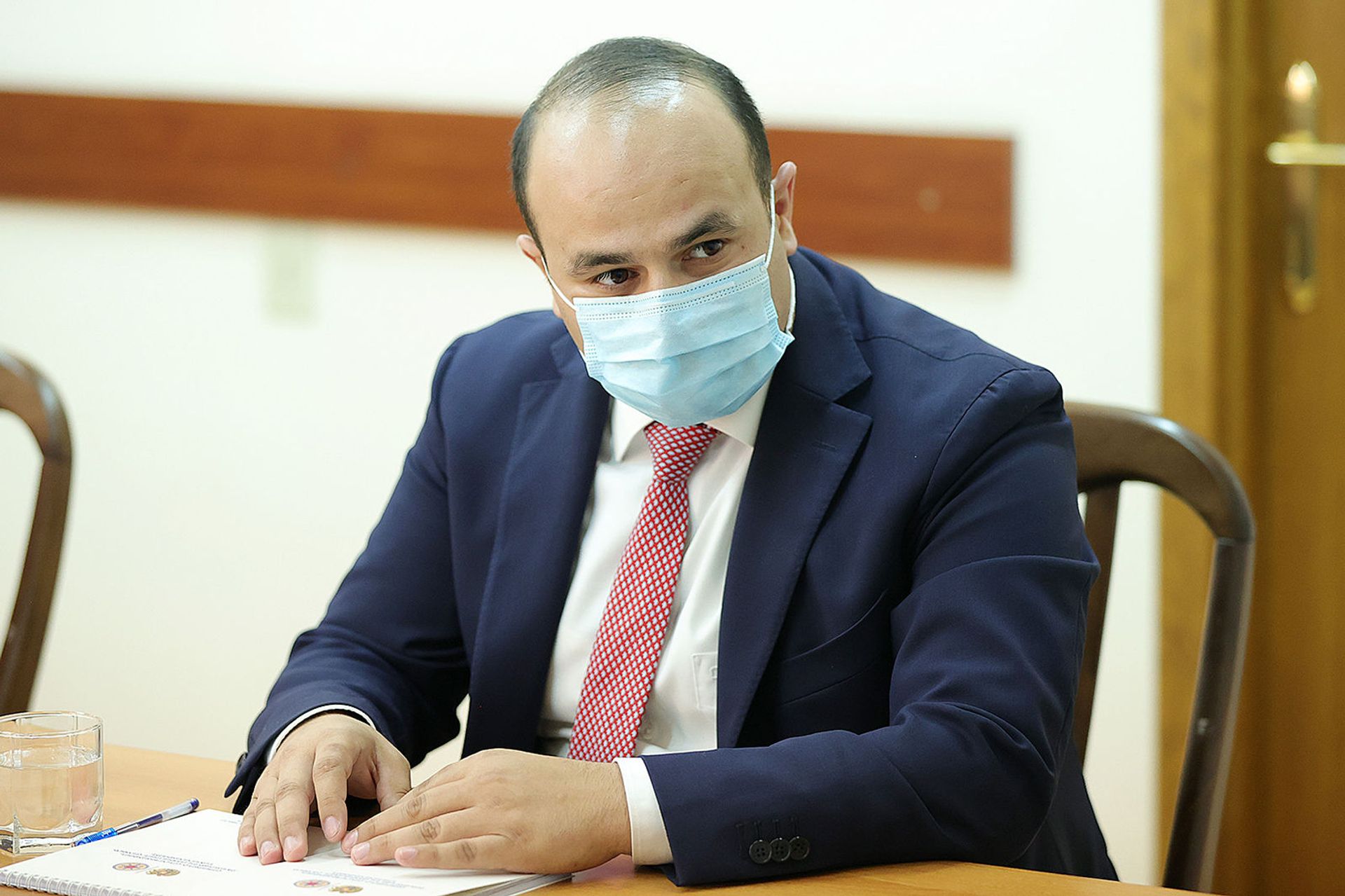 Премьер-министр Никол Пашинян представил аппарату министерства труда и социальных вопросов новоназначенного министра Нарека Мкртчяна (3 августа 2021). Еревaн - Sputnik Արմենիա, 1920, 14.09.2021