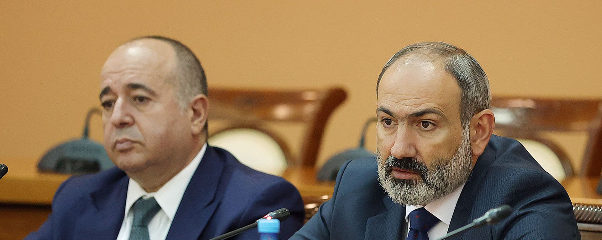 Премьер-министр Никол Пашинян представил аппарату Министерства обороны и высшему офицерскому составу ВС новоназначенного министра Аршака Карапетяна (3 августа 2021). Еревaн - Sputnik Արմենիա, 1920, 03.08.2021