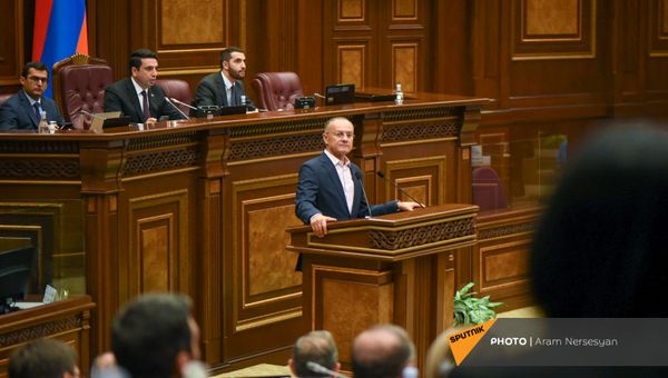 Сейран Оганян на заседании Парламента (4 августа 2021). Еревaн - Sputnik Արմենիա