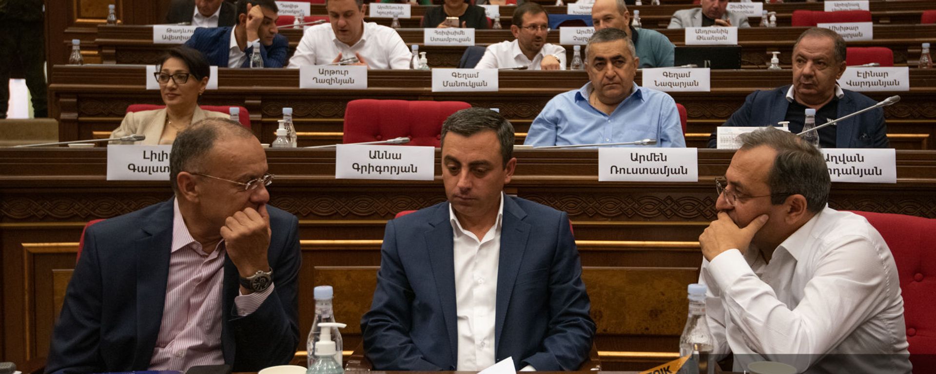 Депутаты оппозиционного блока Айастан на заседании Парламента (4 августа 2021). Еревaн - Sputnik Армения, 1920, 27.10.2021