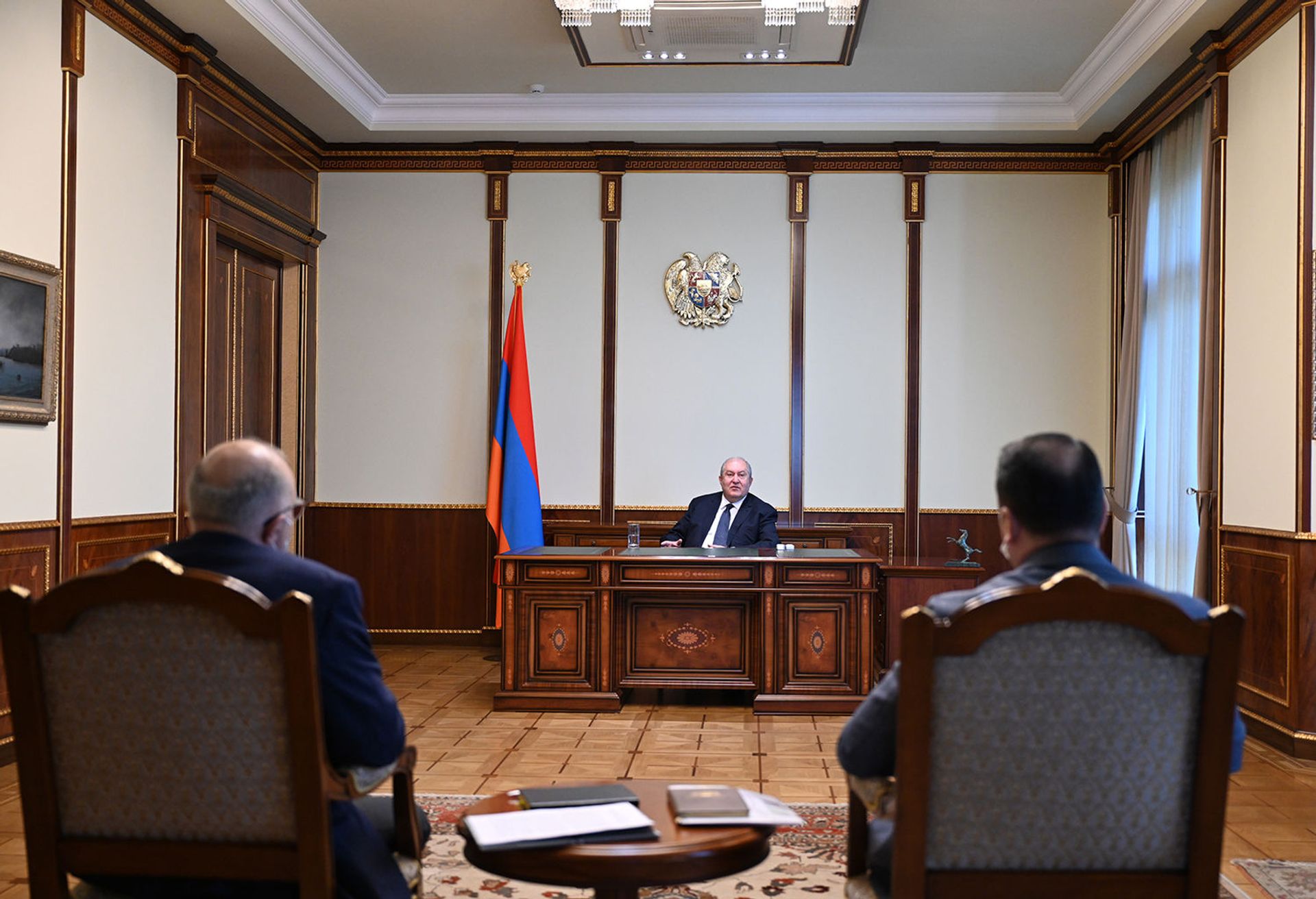 Президент Армен Саркисян провел рабочее обсуждение с исполнительным директором Всеармянского фонда Айастан Айкаком Аршамяном (5 августа 2021). Еревaн - Sputnik Армения, 1920, 14.09.2021