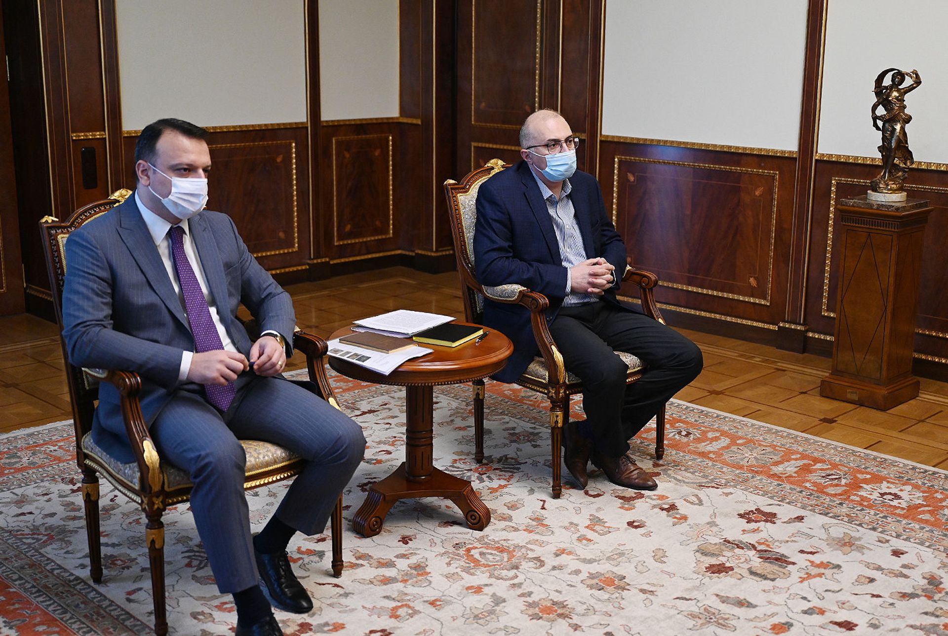 Президент Армен Саркисян провел рабочее обсуждение с исполнительным директором Всеармянского фонда Айастан Айкаком Аршамяном (5 августа 2021). Еревaн - Sputnik Армения, 1920, 14.09.2021