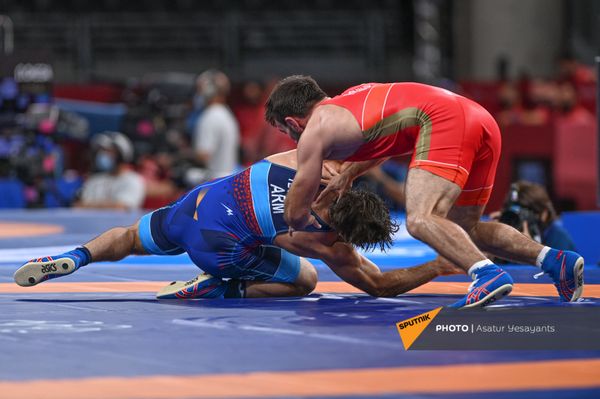 Борец Вазген Теванян в поединке с представителем России Хаджимурадом Рашидовым во время Олимпийских игр (6 августа 20201). Токио Борец Вазген Теванян в поединке с представителем России Хаджимурадом Рашидовым во время Олимпийских игр (6 августа 20201). Токио - Sputnik Армения