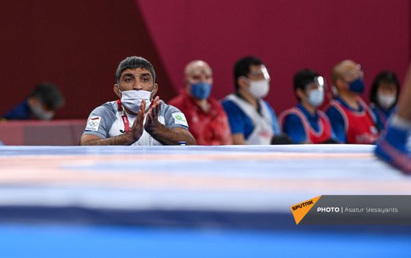Тренер Вазгена Теваняна во время поединка (6 августа 20201). Токио Тренер Вазгена Теваняна во время поединка (6 августа 20201). Токио - Sputnik Армения