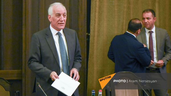 Министр высокотехнологичной промышленности Ваагн Хачатурян на заседании правительства (6 августа 2021). Еревaн - Sputnik Армения