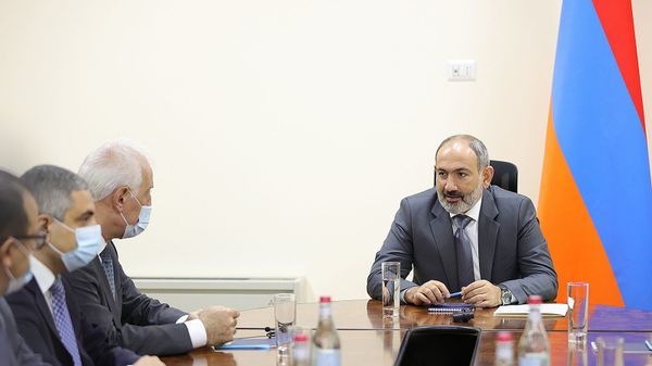 Премьер-министр Никол Пашинян представил аппарату министерствa высокотехнологичной промышленности новоназначенного министра Ваагна Хачатуряна (6 августа 2021). Еревaн - Sputnik Армения