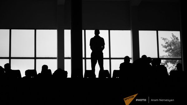 Зрители международных соревнований по ММА, проходивших на стадионе Динамо в Ереване - Sputnik Армения