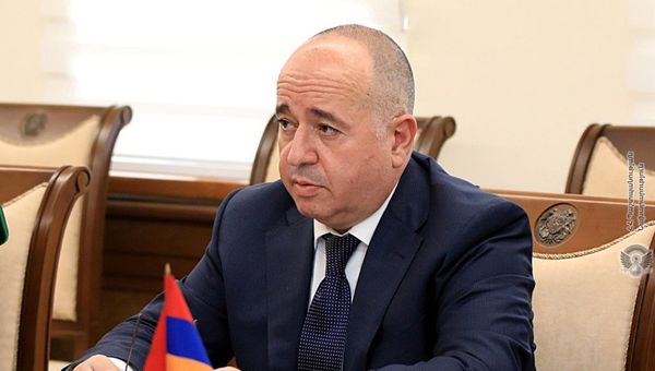 Встреча министра обороны Аршака Карапетяна с генсеком ОДКБ Станиславом Засем (9 августа 2021). Еревaн - Sputnik Армения