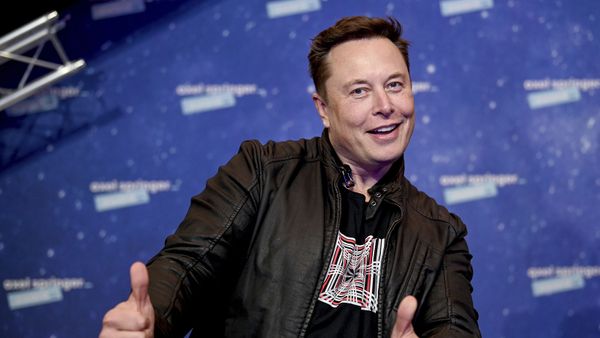Генеральный директор SpaceX и Tesla Motors Илон Маск прибывает для вручения медийной премии Axel Springer (8 мая 2021). Берлин - Sputnik Армения