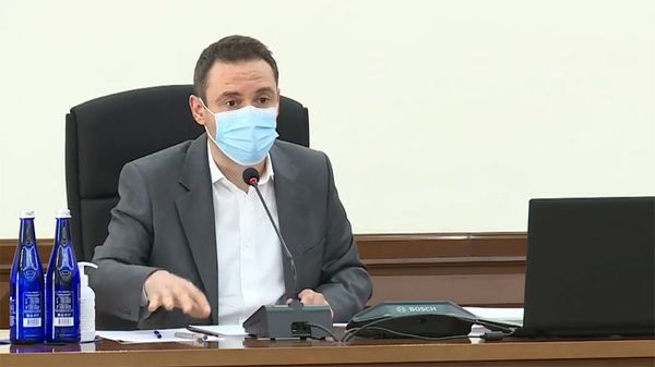 Мэр Еревана Айк Марутян на внеочередном заседании Совета старейшин (10 августа 2021). Еревaн - Sputnik Армения