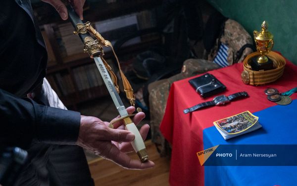 Клинок погибшего Абрахама Марухяна Клинок погибшего Абрахама Марухяна - Sputnik Армения