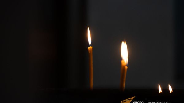Свечи в церкви - Sputnik Армения