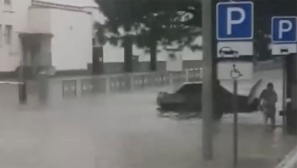 Новороссийск ночью накрыл мощный ливень: улицы и дороги ушли под воду. - Sputnik Армения