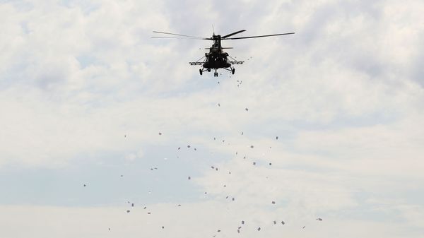 Вертолет Ми-8АМТШ во время международных российско-индийских учений Индра-2021 на полигоне Прудбой в Волгоградской области - Sputnik Армения